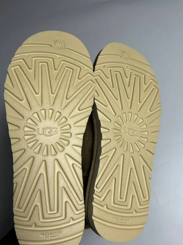 Ботинки UGG AW22, фото 8 из 10