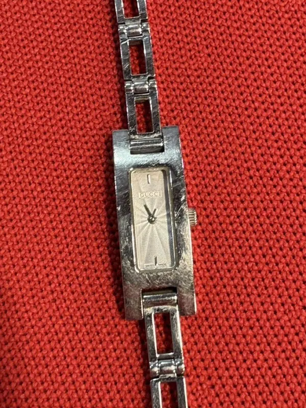 Часы Gucci